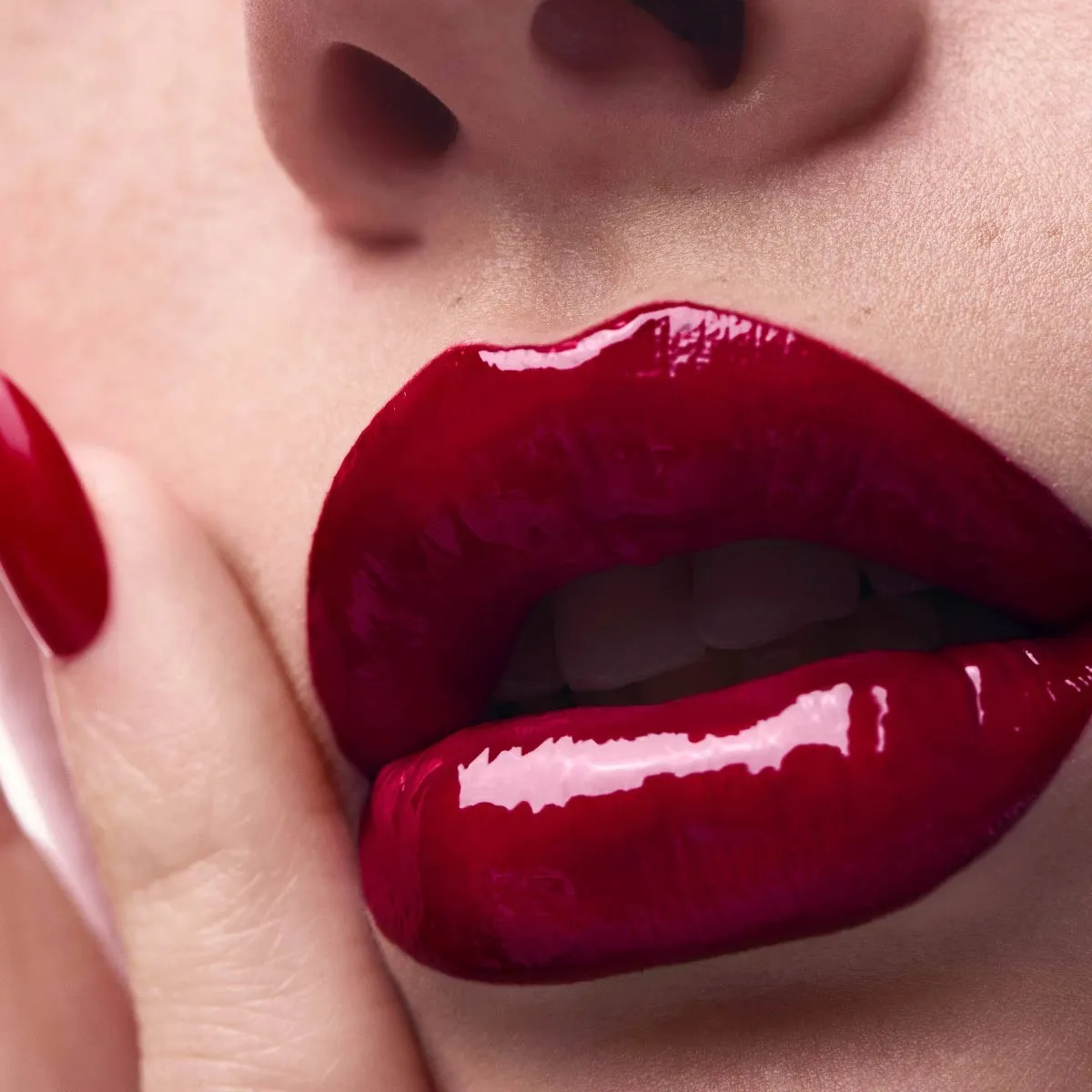 Christian Louboutin Rouge Stiletto Vinyl Gloss – Lip Gloss – Rouge Louboutin 001V - Beauty - alternate view 3
